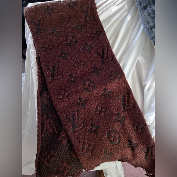 Authentic Louis Vuitton scarf -wool, brown - Picture 2 of 5